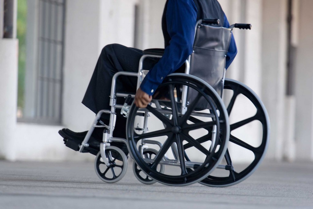 Familia pide apoyo de silla de ruedas Familia pide apoyo de silla de ruedas
