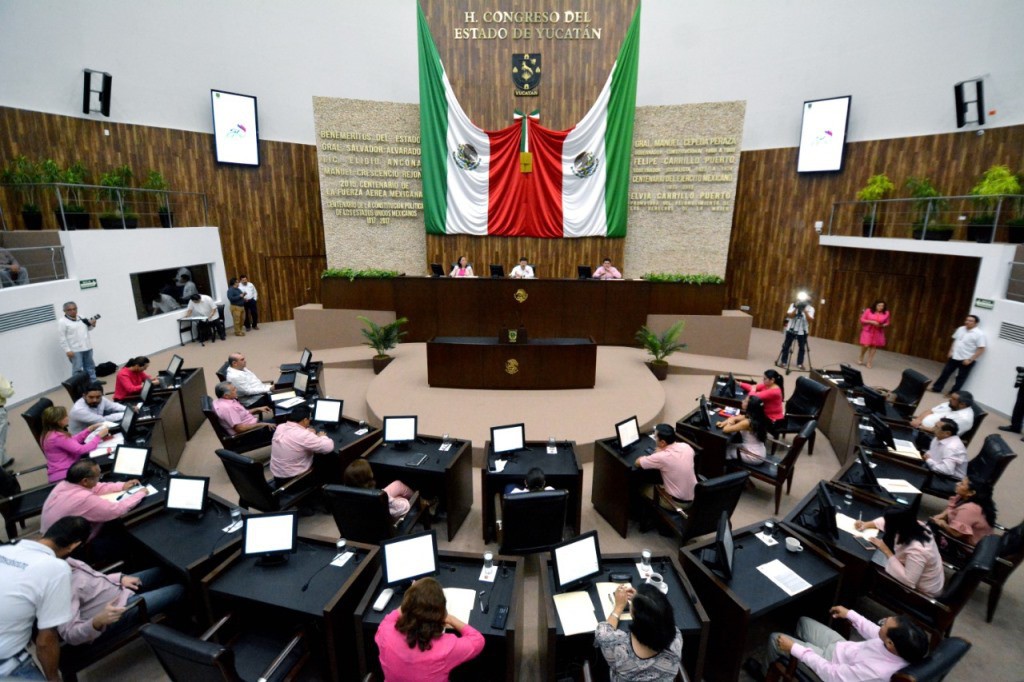 Legisladores promueven la Lucha contra el Cáncer de Mama Legisladores promueven la Lucha contra el Cáncer de Mama