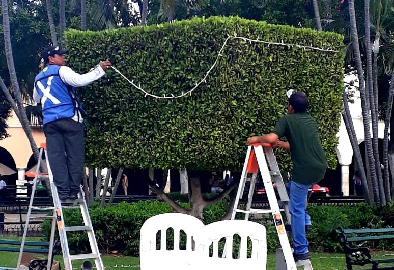 Comienza la instalación de adornos navideños Comienza la instalación de adornos navideños