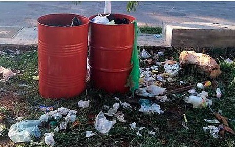 En Valladolid usan botes de parques para amontonar basura domiciliaria y comercial En Valladolid usan botes de parques para amontonar basura domiciliaria y comercial