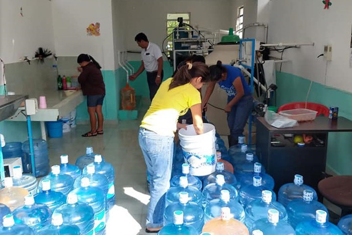 Más sucileños adquieren agua purificada y ayudan a su economía Más sucileños adquieren agua purificada y ayudan a su economía
