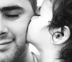 ¿Por qué no es tan festejado el día del padre como el día de la madre? ¿Por qué no es tan festejado el día del padre como el día de la madre?