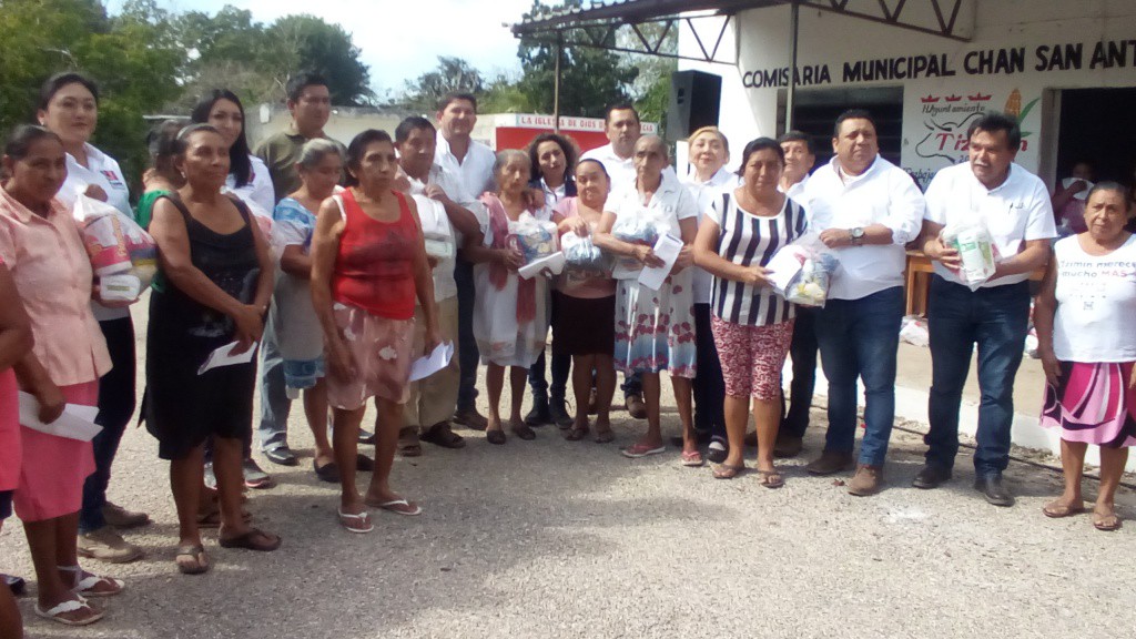 Entrega apoyos cabildo de Tizimín de gira por comisarías Entrega apoyos cabildo de Tizimín de gira por comisarías