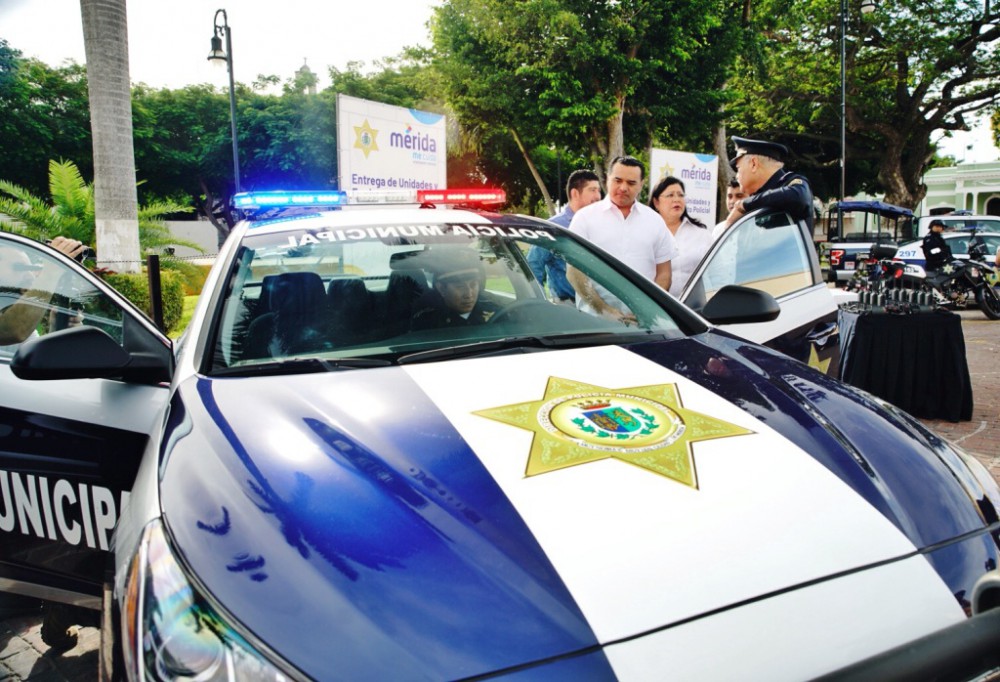 Entregan equipo a la Policía de Mérida Entregan equipo a la Policía de Mérida