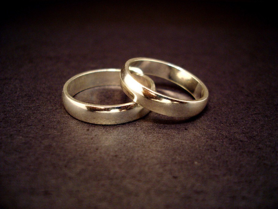 Jóvenes dan visto bueno al "matrimonio temporal" Jóvenes dan visto bueno al "matrimonio temporal"