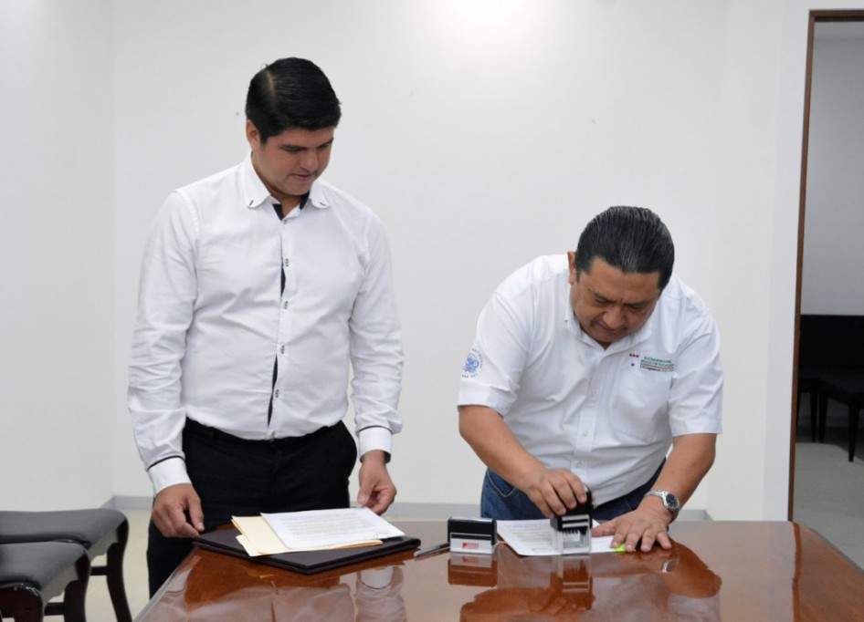 Entregan iniciativa para reducir uso plástico Entregan iniciativa para reducir uso plástico