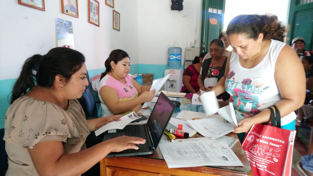 Reciben documentos para acciones de vivienda, en Sucilá Reciben documentos para acciones de vivienda, en Sucilá