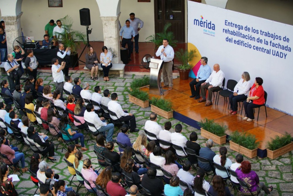 Nueva imagen en el edificio central de la UADY Nueva imagen en el edificio central de la UADY
