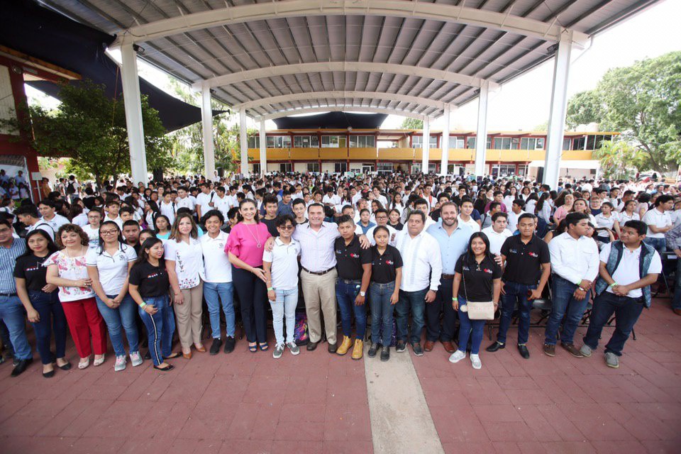 Entregan obras en el CBTIS 120 Entregan obras en el CBTIS 120