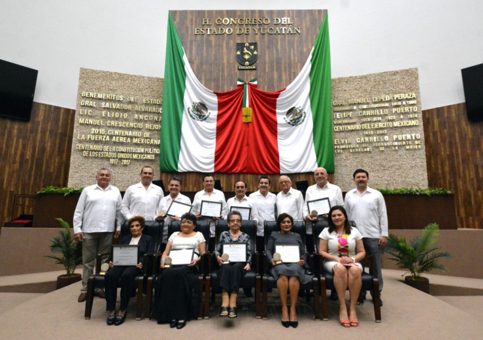 Reconocen labor de destacados odontólogos Reconocen labor de destacados odontólogos