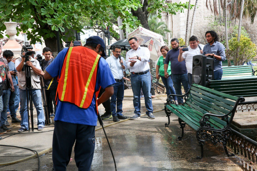 Supervisan trabajos de limpieza en el Centro Histórico Supervisan trabajos de limpieza en el Centro Histórico