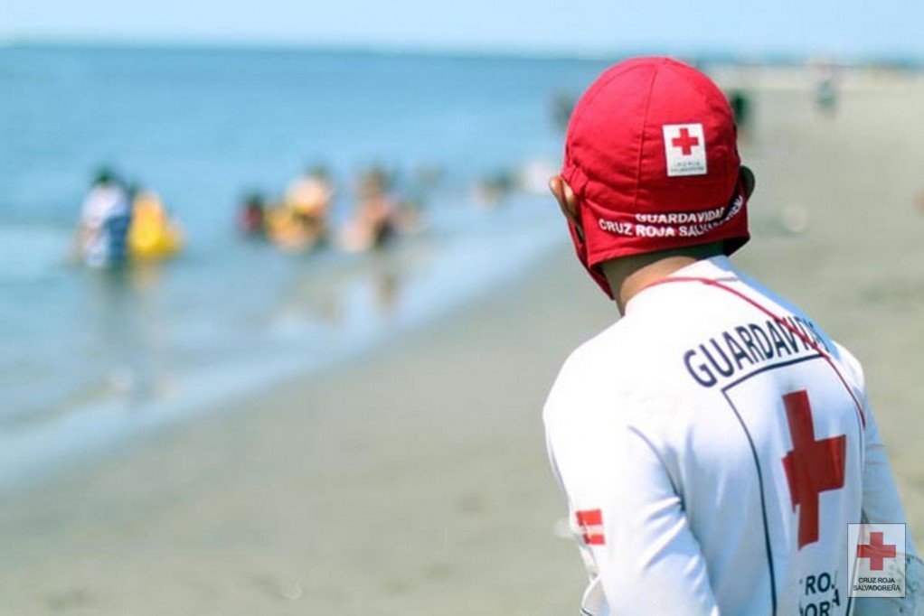 Cruz Roja realiza rescates acuáticos en la costa yucateca Cruz Roja realiza rescates acuáticos en la costa yucateca