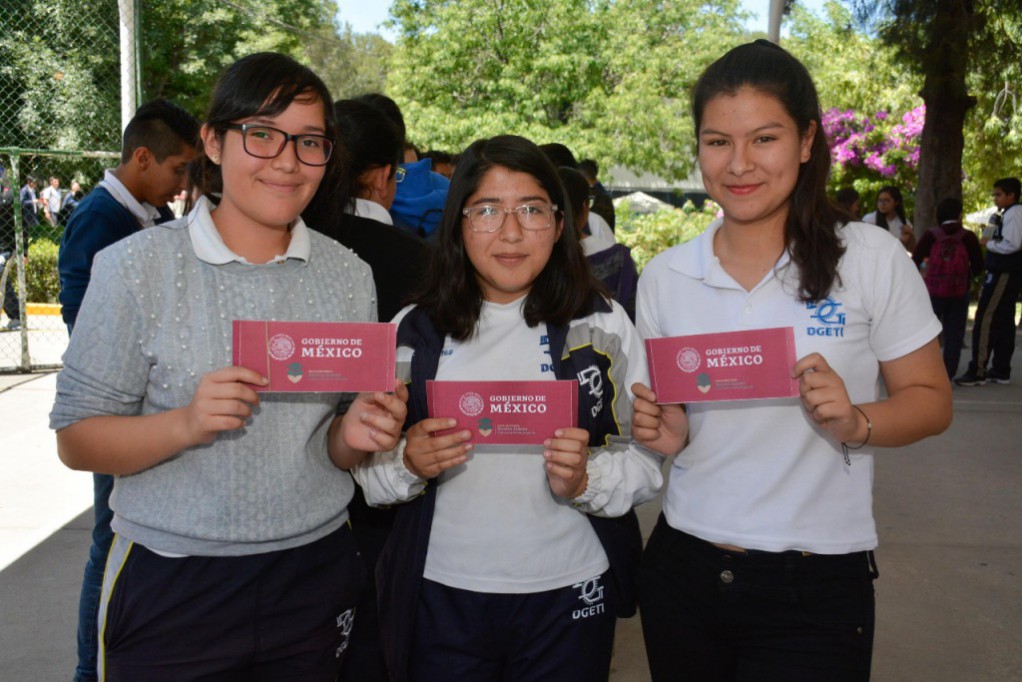 Becas universales para alumnos de preparatoria