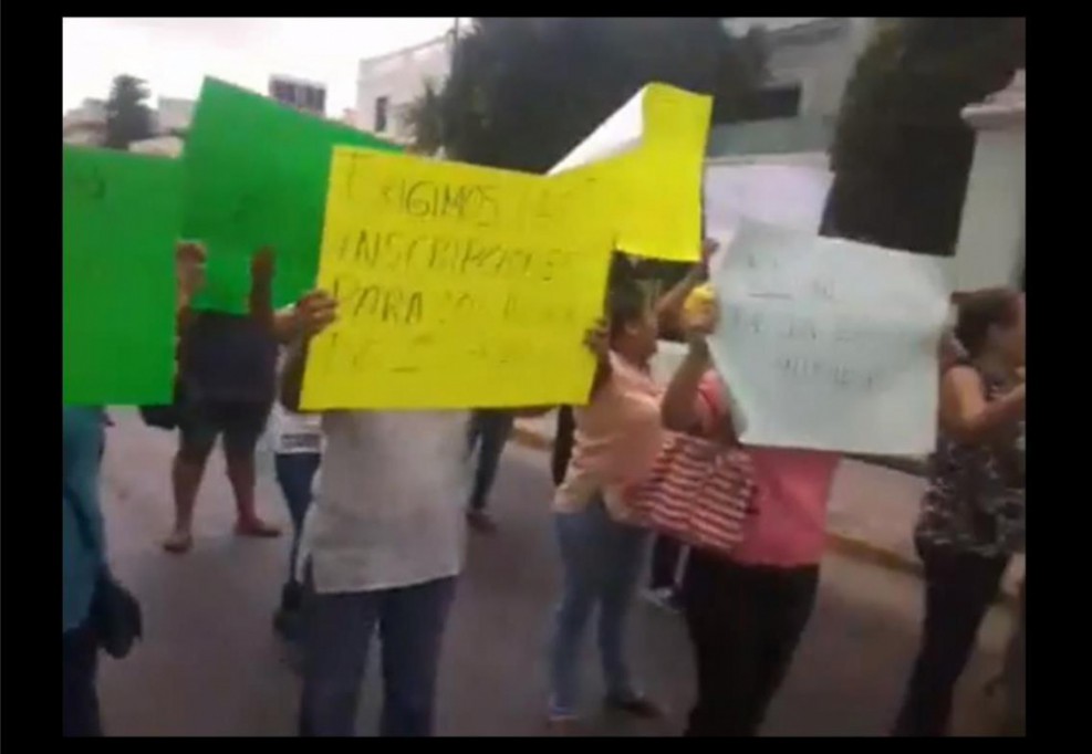 Padres de familia piden que no cierre la primaria "Hidalgo" Padres de familia piden que no cierre la primaria "Hidalgo"