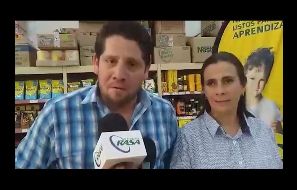 Afortunada cliente recibe una flamante camioneta Afortunada cliente recibe una flamante camioneta
