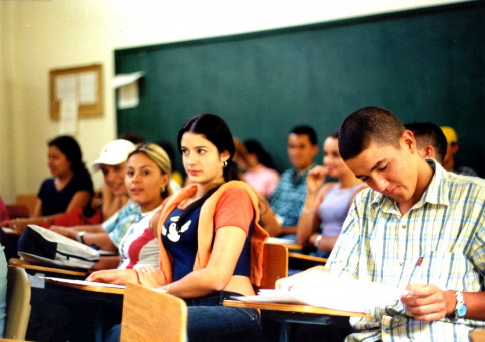 Abre convocatoria de becas para escuelas particulares Abre convocatoria de becas para escuelas particulares