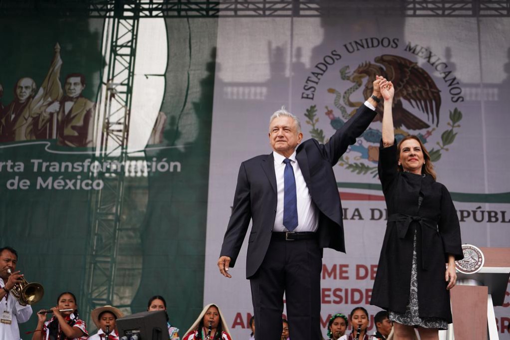 Andrés Manuel López Obrador y Beatriz Gutiérrez Andrés Manuel López Obrador y Beatriz Gutiérrez