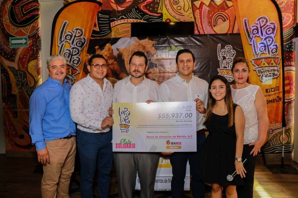 Lapa lapa entrega donativo al Banco de Alimentos Lapa lapa entrega donativo al Banco de Alimentos