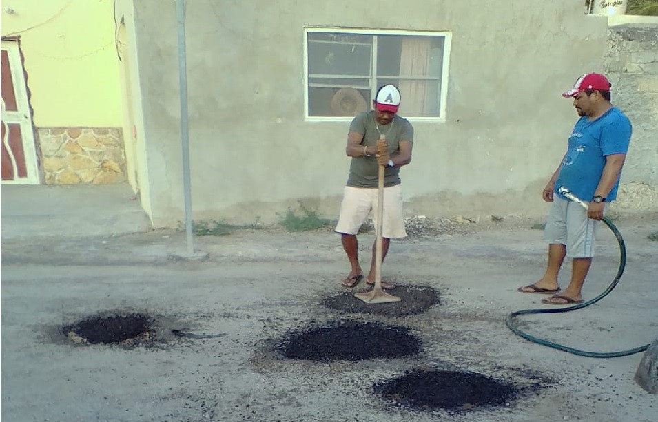 Bachean y reconstruyen calles en Río Lagartos Bachean y reconstruyen calles en Río Lagartos