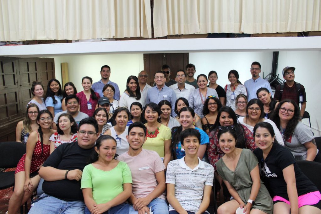 Estudiantes enseñan inglés en municipios del "Cono Sur" Estudiantes enseñan inglés en municipios del "Cono Sur"