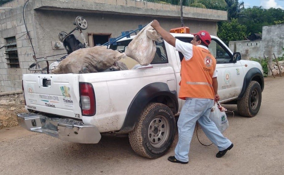 Recogen 8 toneladas de cacharros en Dzonot Carretero Recogen 8 toneladas de cacharros en Dzonot Carretero