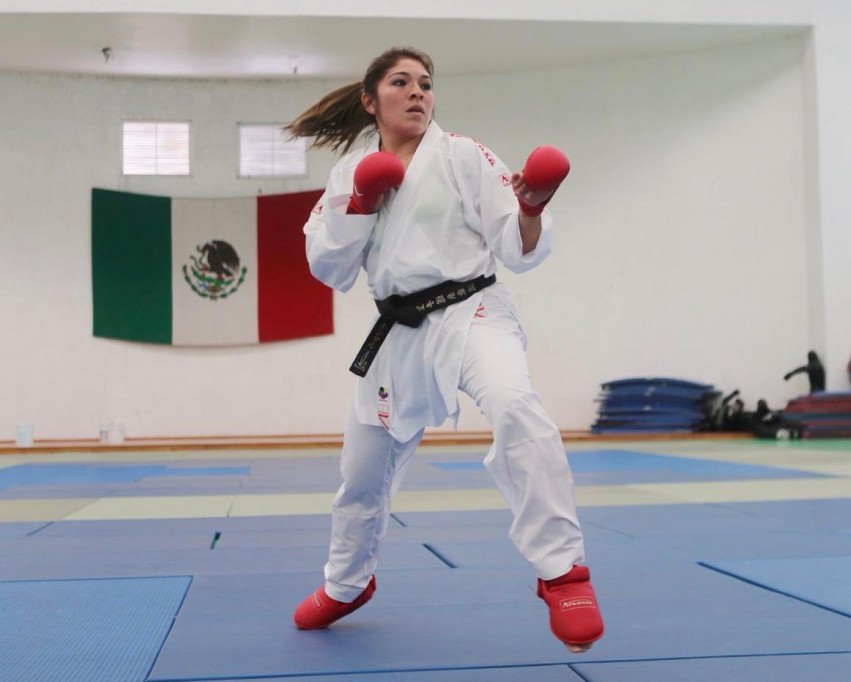 Lupita Quintal, una mujer de patadas... Lupita Quintal, una mujer de patadas...