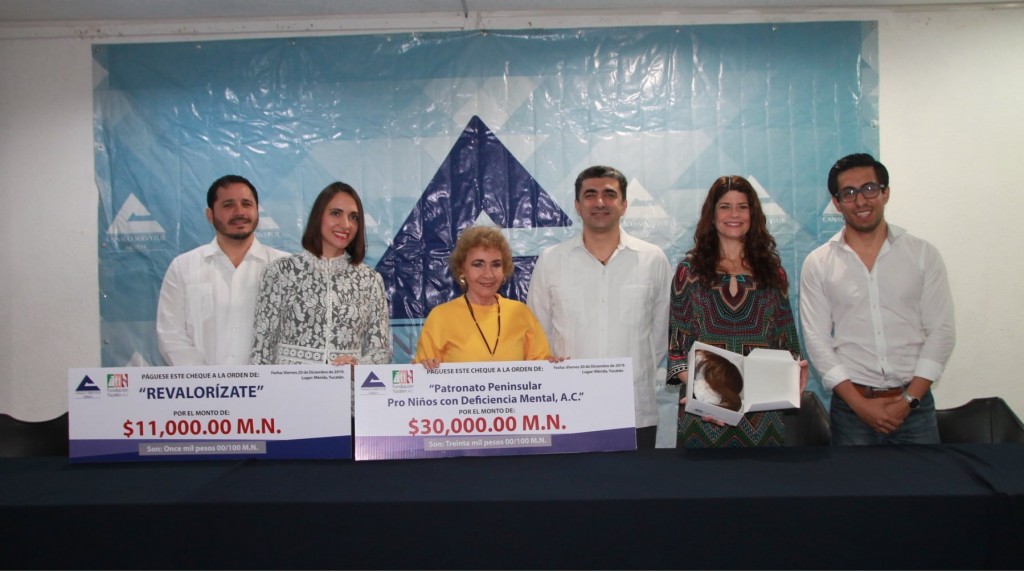 Empresarios entregan apoyos a asociaciones civiles Empresarios entregan apoyos a asociaciones civiles