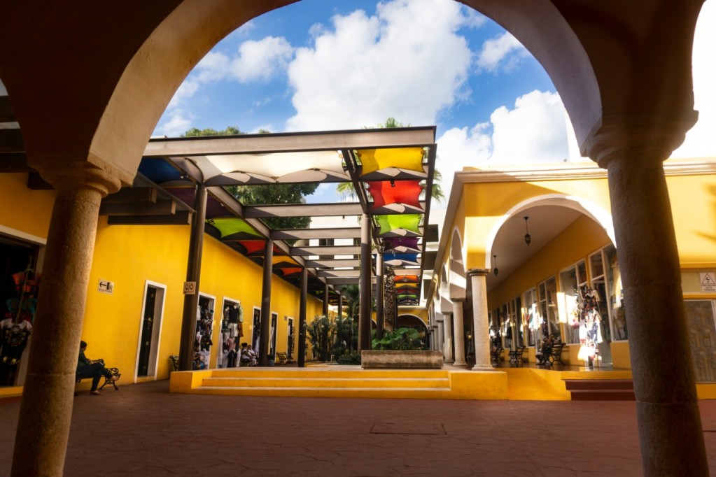 Grupo Xcaret deja local en el Mercado Zací Grupo Xcaret deja local en el Mercado Zací