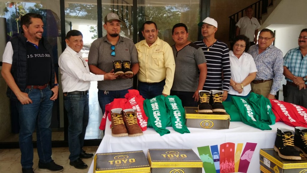 Entregan herramientas a trabajadores del ayuntamiento de Tizimín Entregan herramientas a trabajadores del ayuntamiento de Tizimín