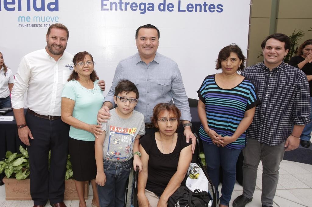 Anuncian apoyo para lentes a estudiantes en Mérida Anuncian apoyo para lentes a estudiantes en Mérida