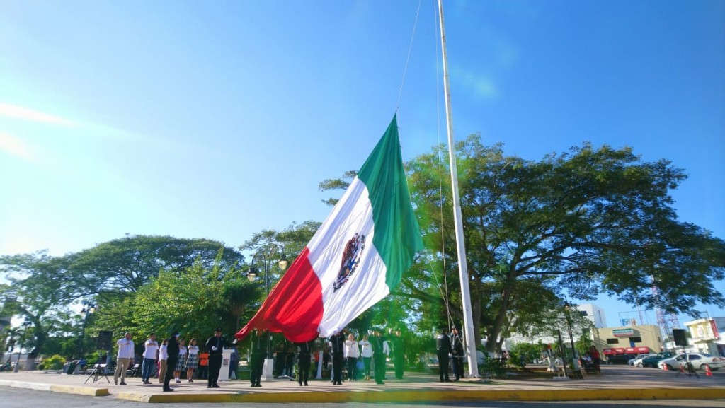 Ensalzan la bandera mexicana en Tizimín Ensalzan la bandera mexicana en Tizimín