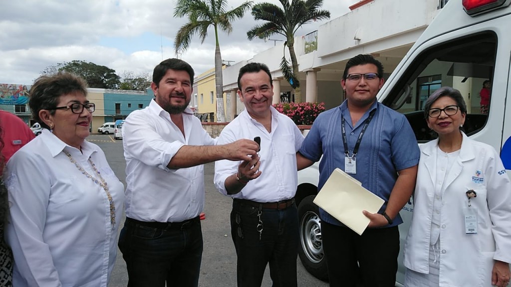 Tizimín recibe ambulancia equipada Tizimín recibe ambulancia equipada