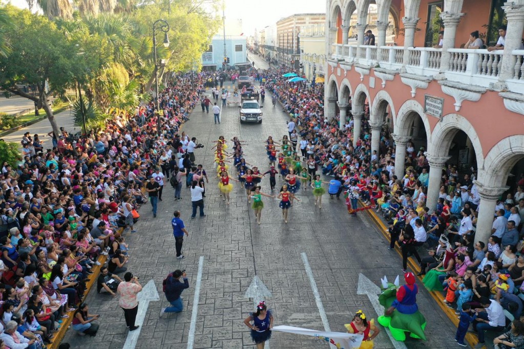 Desfile infantil llena de color y ternura el Carnaval de Mérida Desfile infantil llena de color y ternura el Carnaval de Mérida