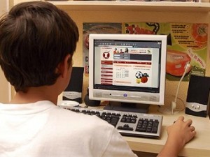 Un niño de 12 años viola a su hermana de 10 para imitar videos pornográficos Un niño de 12 años viola a su hermana de 10 para imitar videos pornográficos