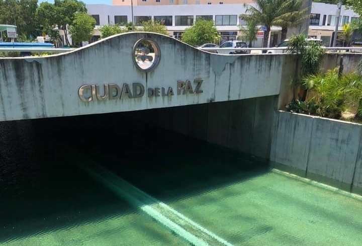 Continúa saliendo agua del sub-suelo en el Paso Deprimido Continúa saliendo agua del sub-suelo en el Paso Deprimido