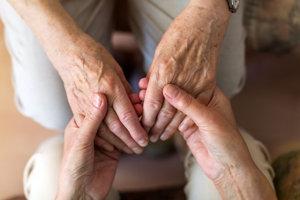 Estos son los cuidados que debes tener si vives con un adulto mayor Estos son los cuidados que debes tener si vives con un adulto mayor