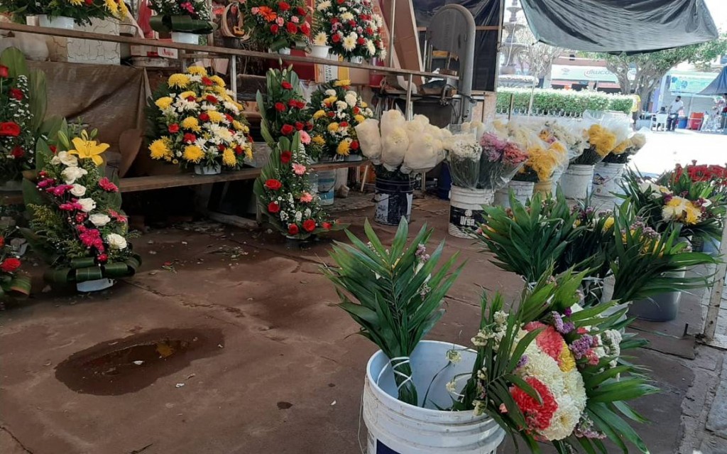 Cae un 50% las ventas en florerías Cae un 50% las ventas en florerías