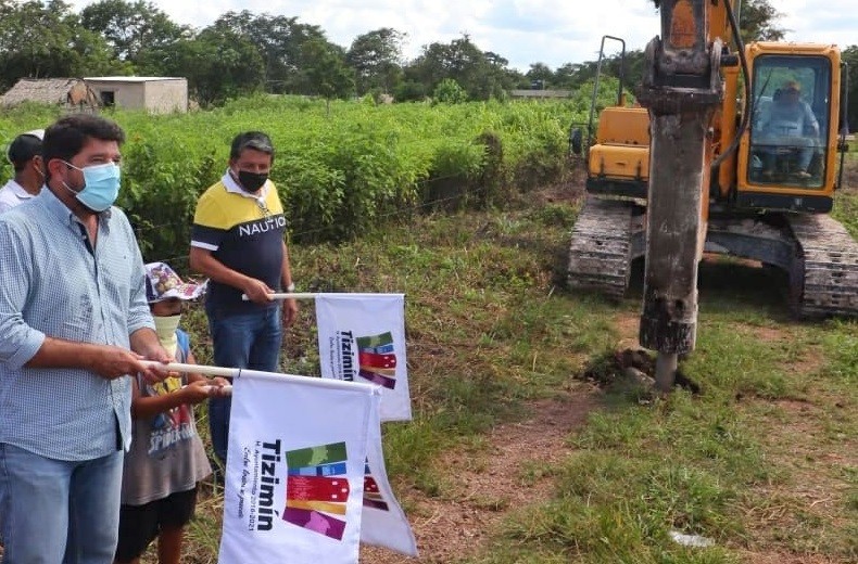 Nivelan camino de acceso a nueva colonia de Tizimín Nivelan camino de acceso a nueva colonia de Tizimín