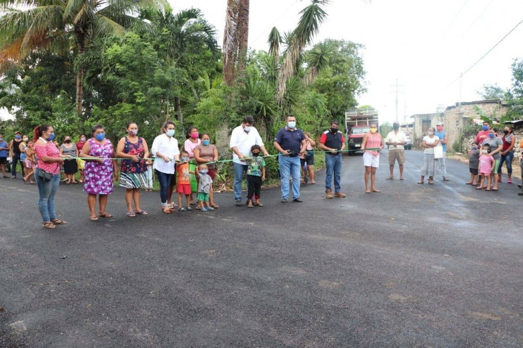 Inauguran calles y se construyen banquetas en Tizimín Inauguran calles y se construyen banquetas en Tizimín