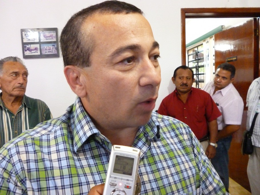 TIZIMIN: Ganaderos y comerciantes se reúnen con representante de la FGE.\r\n TIZIMIN: Ganaderos y comerciantes se reúnen con representante de la FGE.\r\n