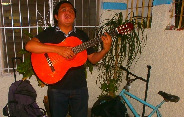 Músico invidente solicita apoyo económico Músico invidente solicita apoyo económico