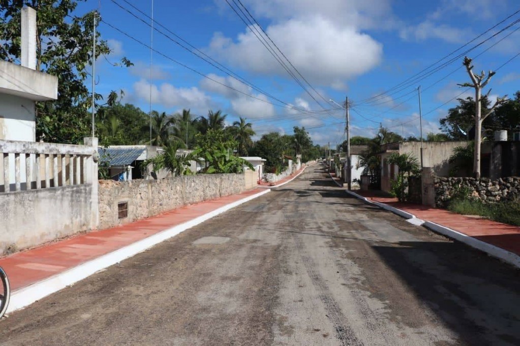 Entregan más de 8 mil metros cuadrados de banquetas en colonia de Tizimín Entregan más de 8 mil metros cuadrados de banquetas en colonia de Tizimín
