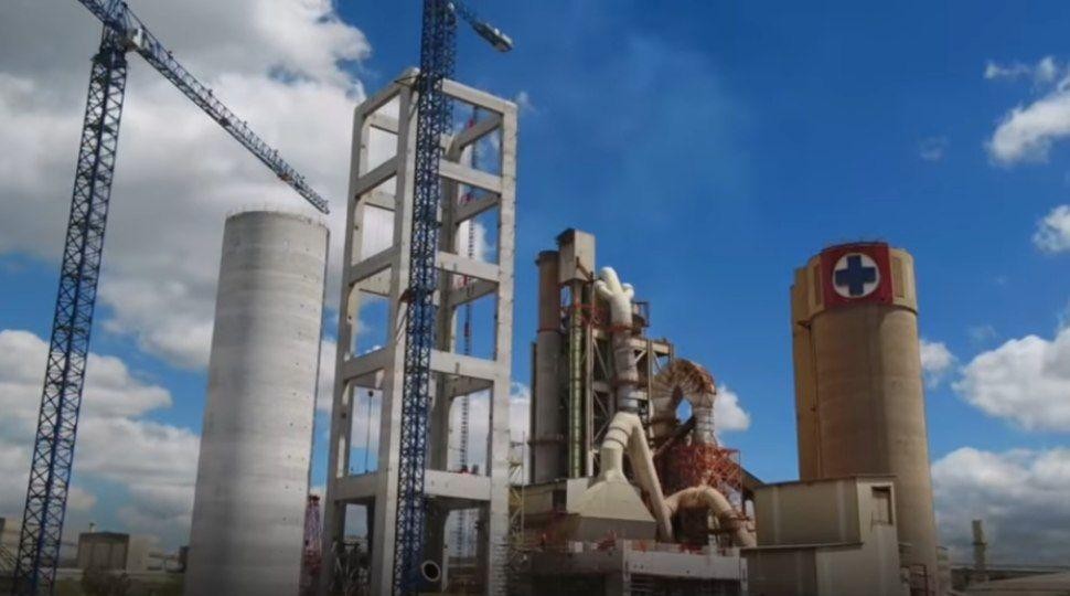 Usurpadores de la Cooperativa La Cruz Azul adeudan más de 20 millones de dólares Usurpadores de la Cooperativa La Cruz Azul adeudan más de 20 millones de dólares