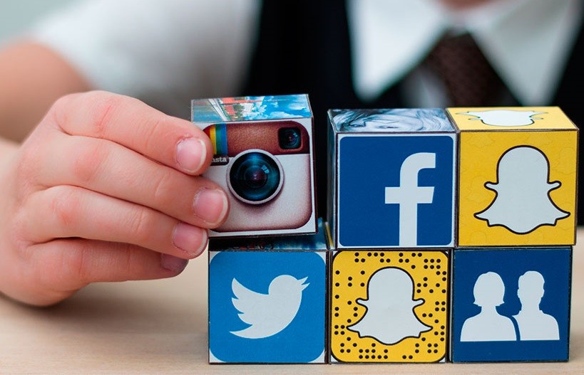 Advierte de riesgos de compartir fotos de niños en redes sociales Advierte de riesgos de compartir fotos de niños en redes sociales