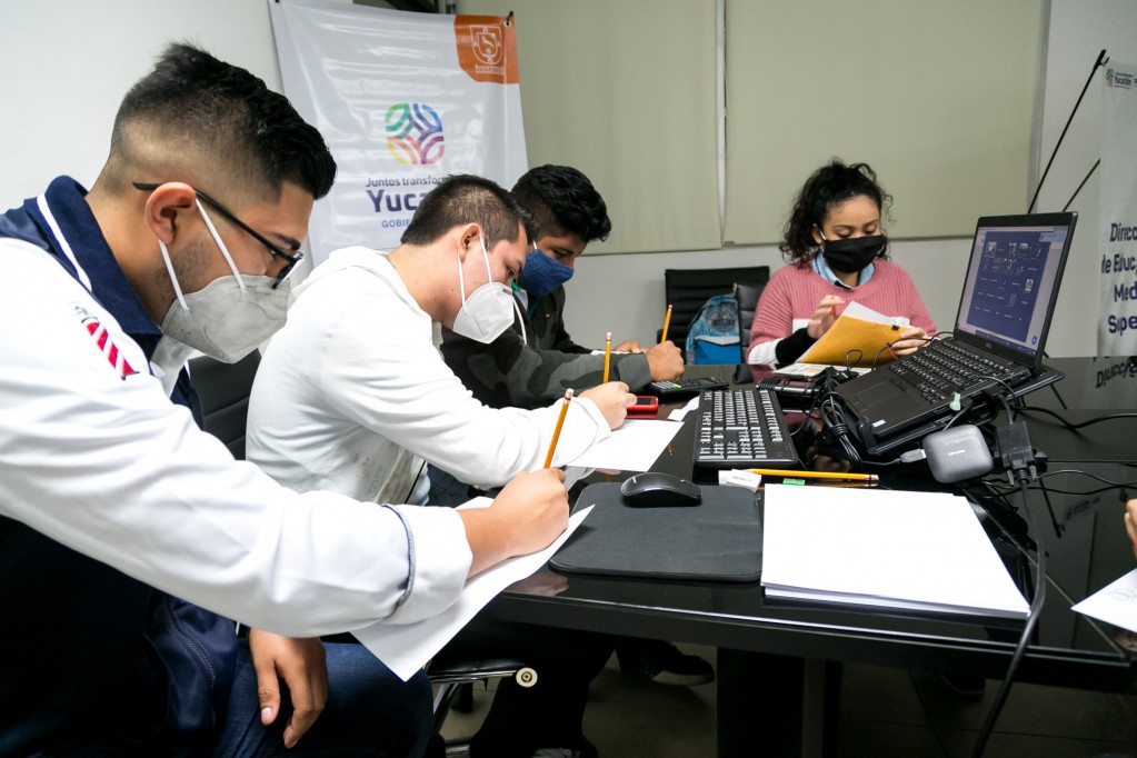 Jóvenes yucatecos participaron en concurso de conocimientos Jóvenes yucatecos participaron en concurso de conocimientos