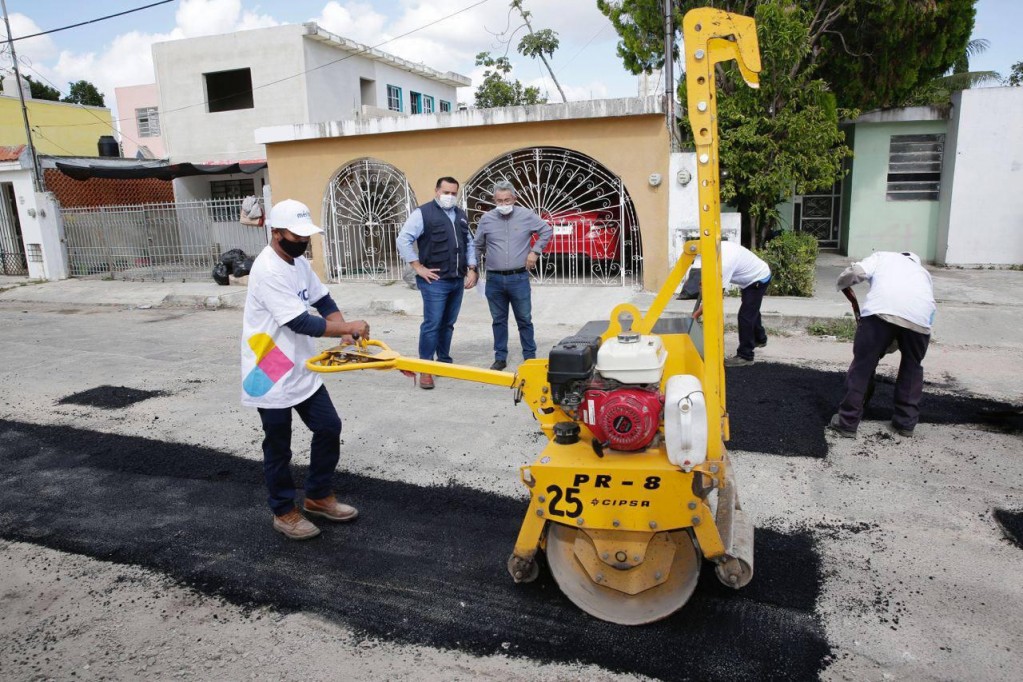 Refuerzan mantenimiento de vialidades en Mérida Refuerzan mantenimiento de vialidades en Mérida