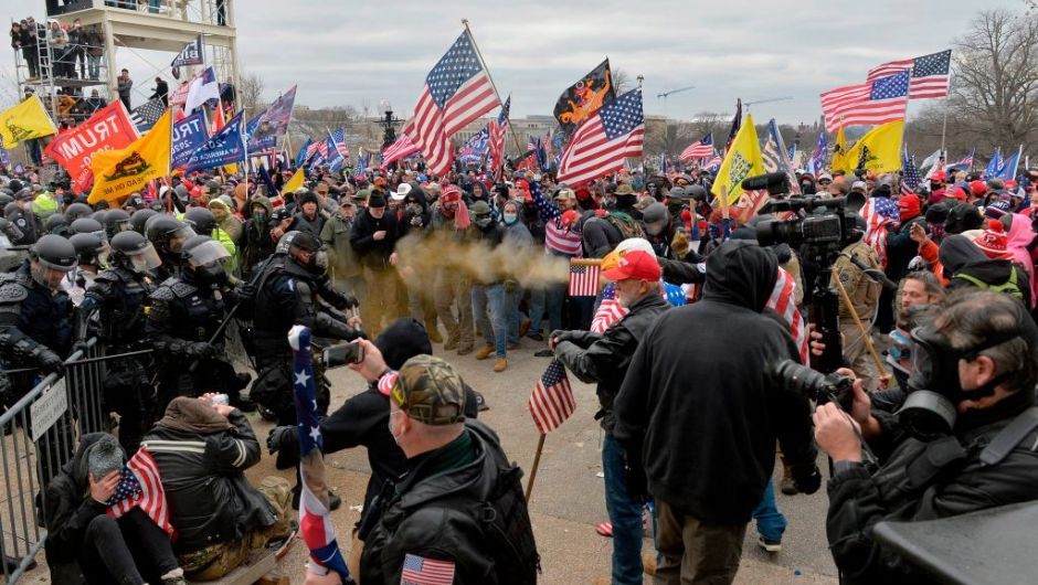 “Asalto armado en el corazón de Washington” “Asalto armado en el corazón de Washington”