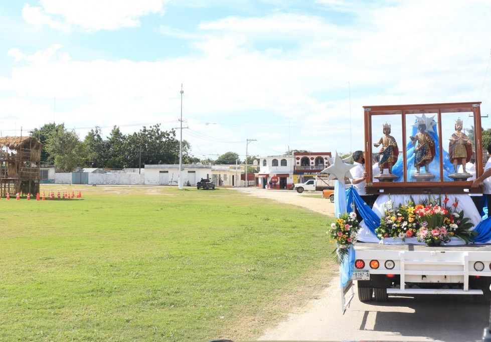 Realizan segundo recorrido de las imágenes de los tres reyes de Tizimín Realizan segundo recorrido de las imágenes de los tres reyes de Tizimín