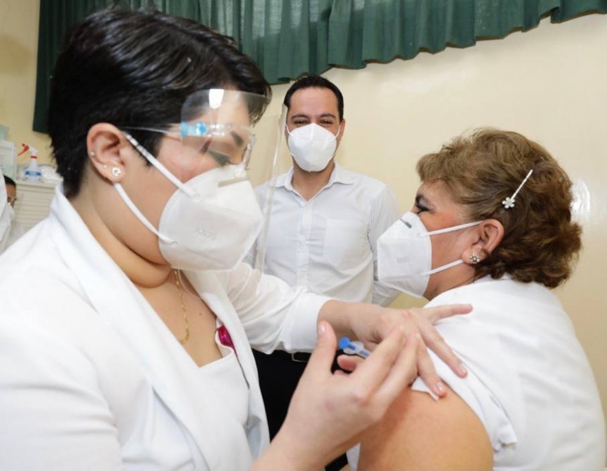 Aplican las primeras vacunas anticovid en Yucatán Aplican las primeras vacunas anticovid en Yucatán