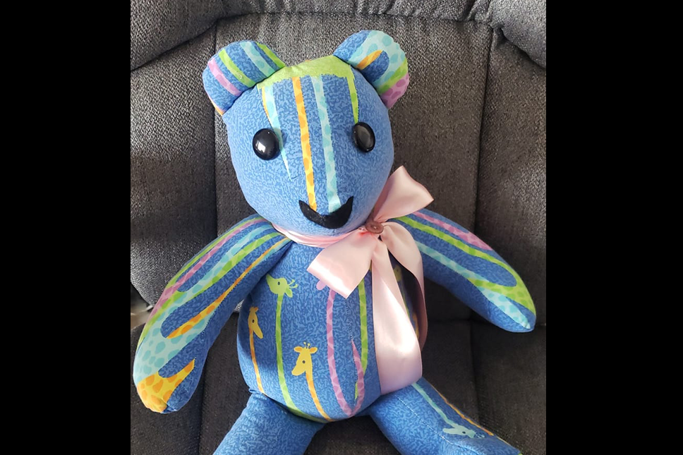 Recuerdan a víctimas del Covid-19 con osos de peluche Recuerdan a víctimas del Covid-19 con osos de peluche